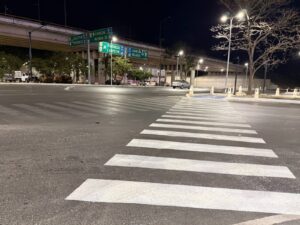 La Obra vial en City Center incorpora nueva señalización, iluminación y mejoras estructurales para ofrecer una vialidad más segura y moderna a miles de automovilistas que circulan diariamente por la zona.