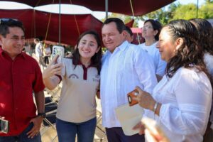 El Gobernador Joaquín Díaz Mena inauguró la nueva cafetería de la Preparatoria Estatal No. 11 en el fraccionamiento Las Américas, como parte de las acciones que fortalecen la infraestructura escolar y promueven espacios dignos para la comunidad educativa en Yucatán.
