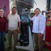 Entregan 177 motores para fortalecer la pesca en Yucatán