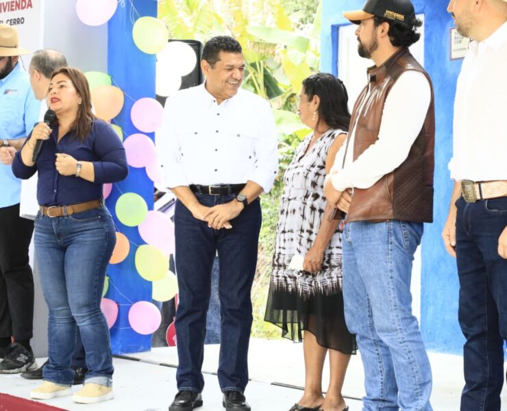 Entregan viviendas rurales a familias de Tenosique