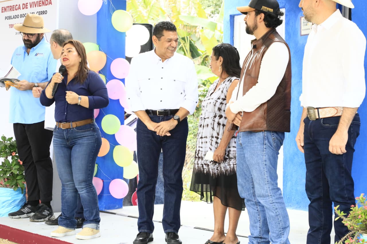 Entregan viviendas rurales a familias de Tenosique