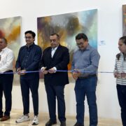 Exposición Pincel de Luz ilumina arte maya en Aeropuerto de Mérida