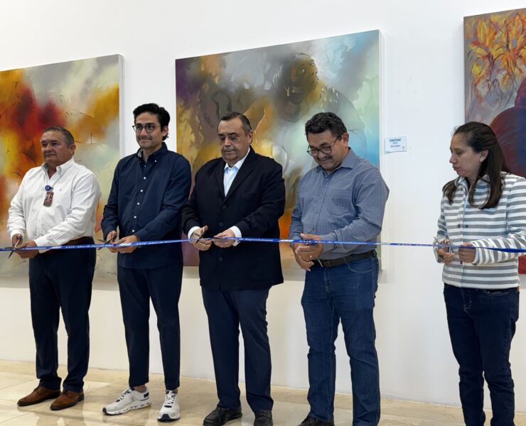 Exposición Pincel de Luz ilumina arte maya en Aeropuerto de Mérida