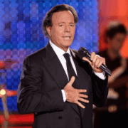 Fiscalía de España investiga denuncia contra Julio Iglesias