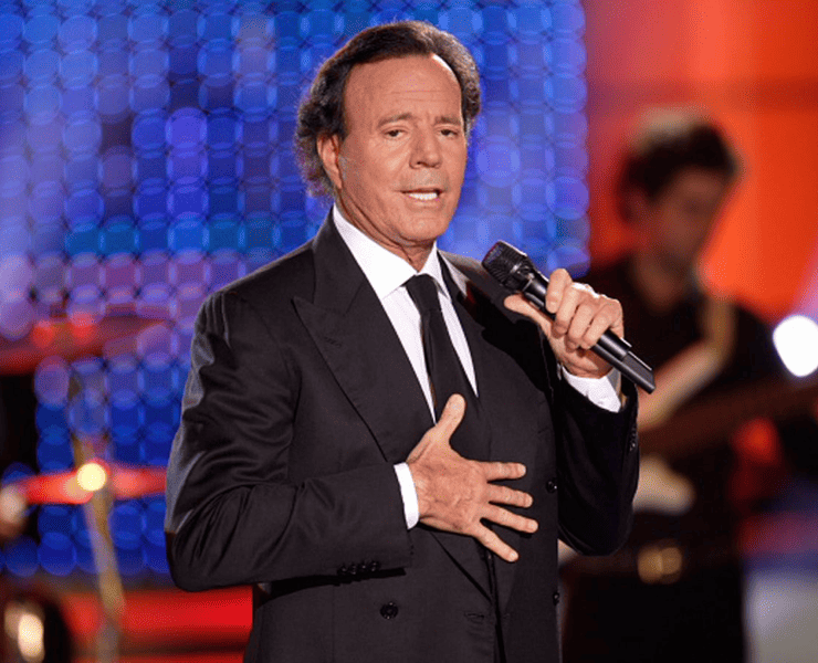 Fiscalía de España investiga denuncia contra Julio Iglesias