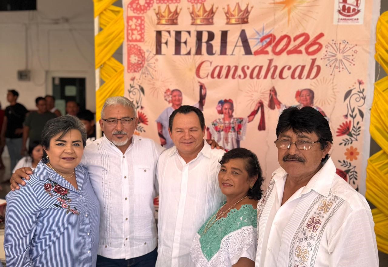 Gobernador Joaquín Díaz Mena asiste a la Feria Gastronómica de Cansahcab