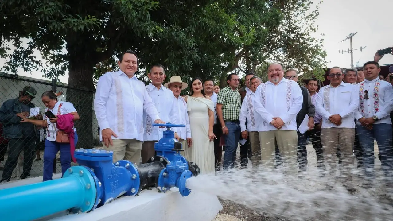 Gobierno Estatal garantiza agua potable en Ixil como prioridad social