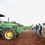 Gobierno impulsa mecanización de tierras agrícolas en Muna Yucatán