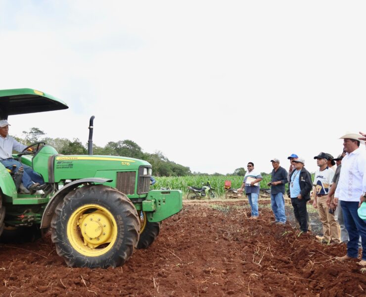 Gobierno impulsa mecanización de tierras agrícolas en Muna Yucatán