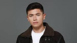 Jim Velásquez, de 26 años, se convirtió en uno de los participantes más comentados de ¿Apostarías por Mí? por su carisma y su relación con Alina dentro del reality.