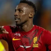 Julián Quiñones sigue en modo goleador y amenaza récords