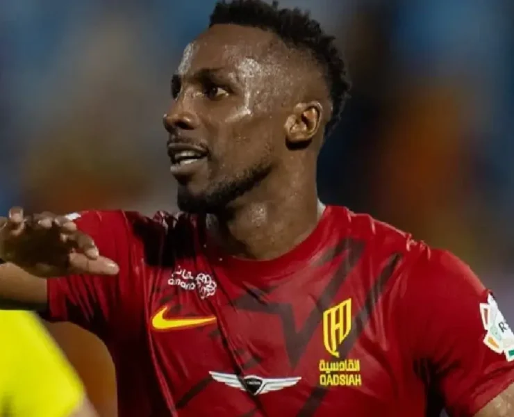 Julián Quiñones sigue en modo goleador y amenaza récords