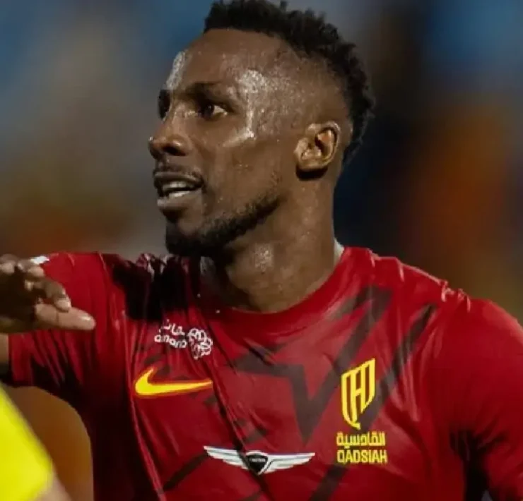 Julián Quiñones sigue en modo goleador y amenaza récords