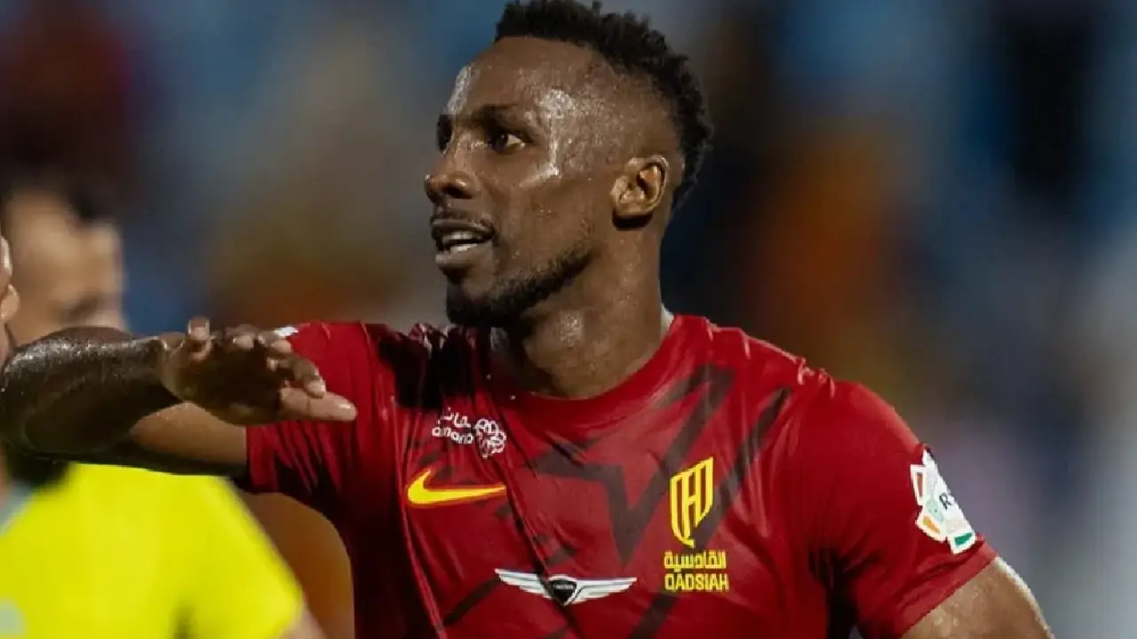 Julián Quiñones sigue en modo goleador y amenaza récords