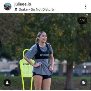 La mediocampista Julie López durante una sesión de entrenamiento, generando expectativa en Coapa luego de que el fichaje del América femenil causó revuelo en redes sociales.