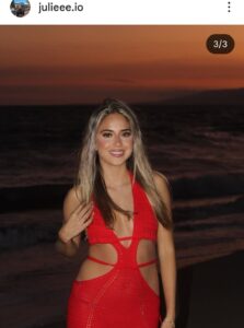 La presencia y estilo de Julie López han generado miles de reacciones en redes sociales, reforzando la conversación mediática tras confirmarse que el fichaje del América femenil causó revuelo previo a su debut.