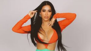 Kim Shantal lista para encender el Ring Royale, demostrando que el espectáculo y la actitud también se suben al ring.