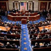 Legisladores demócratas buscan frenar una intervención militar