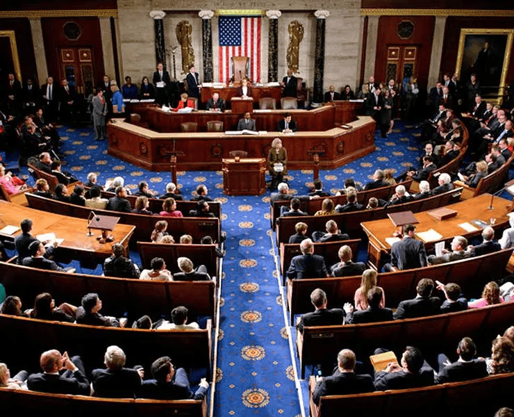 Legisladores demócratas buscan frenar una intervención militar