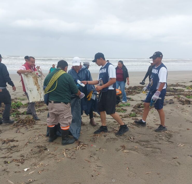 Marina realiza Campaña nacional de limpieza de playas y costas en Tabasco