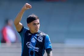 Mateo Coronel aprovechó los errores defensivos y marcó el empate para Querétaro.