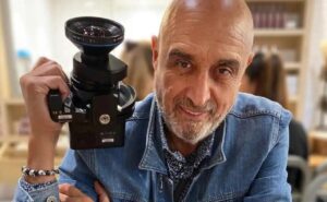 Con una destacada trayectoria en noticieros y programas emblemáticos, el productor cuya partida conmociona al medio dejó huella tras confirmarse que falleció importante productor de Televisa.