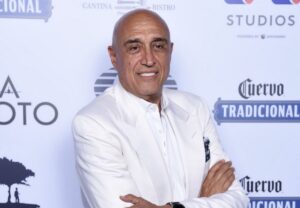 Familiares, amigos y figuras del espectáculo despidieron al creativo que marcó época en Televisa, luego de darse a conocer que falleció importante productor de Televisa.