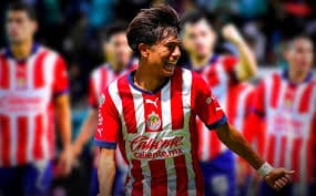 El juvenil Yael Padilla marcó el gol decisivo que mantiene a Chivas en la cima del Clausura 2026.
