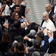 Papa León XIV llama a proteger el pensamiento humano