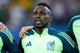 Julián Quiñones fue elegido MVP del partido tras su triplete con el Al-Qadsiah, reflejo de su impacto ofensivo y liderazgo en Arabia Saudita.