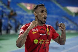 Julián Quiñones celebra su gol en Arabia Saudita, confirmando que  logró nueva hazaña y atraviesa uno de los mejores momentos de su carrera como referente ofensivo.