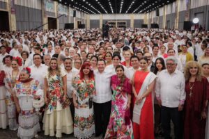 El Gobernador Joaquín Díaz Mena presentó su Primer Informe de Gobierno, en el que destacó las acciones emprendidas para reducir la desigualdad, impulsar el desarrollo de las comunidades y garantizar bienestar, seguridad y oportunidades para las y los yucatecos.