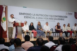 El Gobernador Joaquín Díaz Mena encabezó la entrega de equipos de cómputo y baumanómetros a profesionales de la nutrición en Unidades de Salud de Yucatán