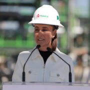 Sheinbaum supervisa modernización de Refinería de Tula