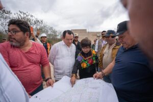 En gira de trabajo por Motul, Teya y Tepakán, constataron el avance de 300 viviendas del Programa de Vivienda para el Bienestar, destinadas a mejorar las condiciones de vida de familias yucatecas.