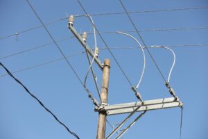 La ampliación de la red de distribución eléctrica en media y baja tensión en el ejido Raya Zaragoza representa uno de los principales Beneficios a Raya Zaragoza, al garantizar un servicio más estable y seguro para las familias de Tacotalpa.