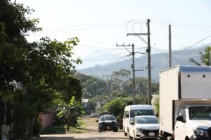 Habitantes del ejido Raya Zaragoza agradecieron al gobernador Javier May Rodríguez por los Beneficios a Raya Zaragoza, una obra que pone fin a los apagones y fortalece el desarrollo de las comunidades serranas de Tacotalpa.