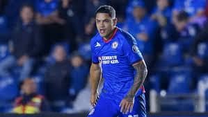 Gabriel Fernández abrió el marcador y fue clave en la victoria de Cruz Azul, demostrando contundencia desde los primeros minutos del partido.