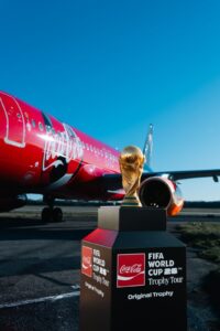 El Tour del Trofeo de la Copa Mundial, presentado por Coca-Cola, llegará a México para que los aficionados vivan de cerca la emoción de ver el trofeo más codiciado del fútbol rumbo a 2026.