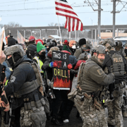 Trump amenaza con aplicar la Ley de Insurrección