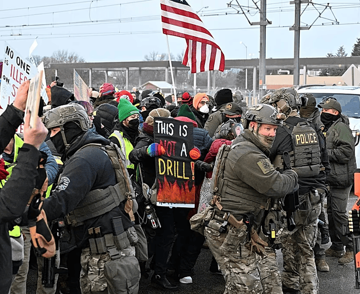 Trump amenaza con aplicar la Ley de Insurrección