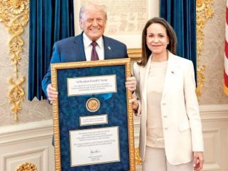 Machado convierte su Nobel en mensaje político: el gesto simbólico hacia Trump que sacude el tablero venezolano
