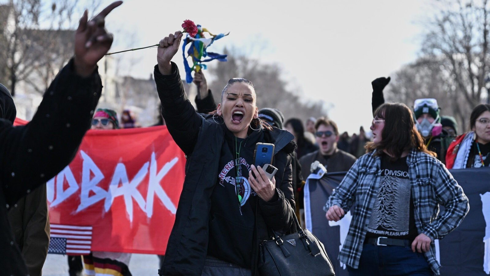 Protestas nacionales reavivan debate sobre uso de la fuerza de ICE tras muerte de mujer en Mineápolis