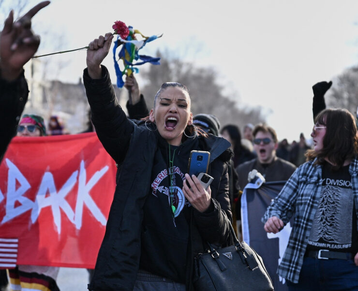 Protestas nacionales reavivan debate sobre uso de la fuerza de ICE tras muerte de mujer en Mineápolis