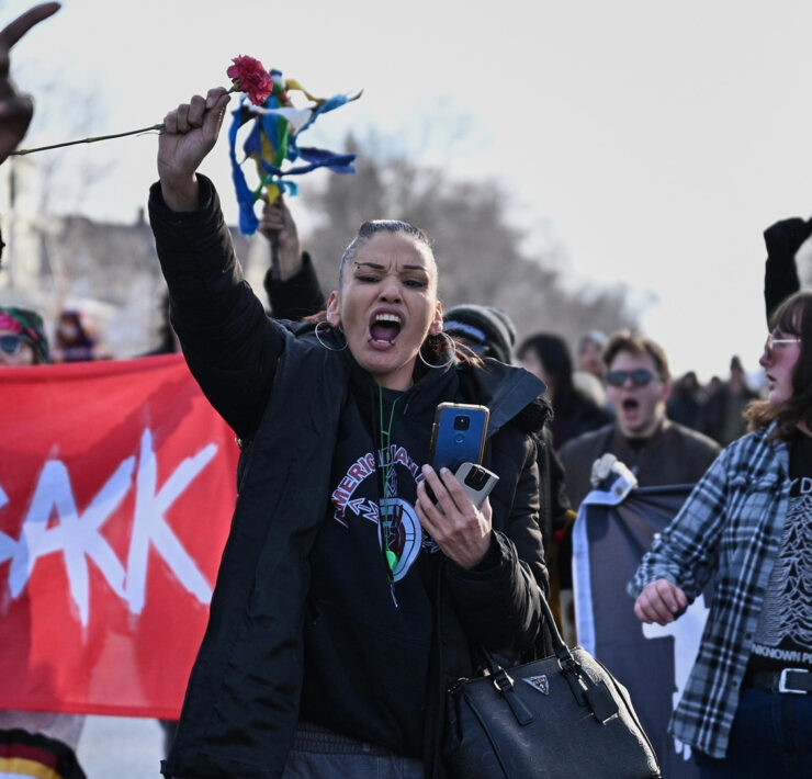 Protestas nacionales reavivan debate sobre uso de la fuerza de ICE tras muerte de mujer en Mineápolis