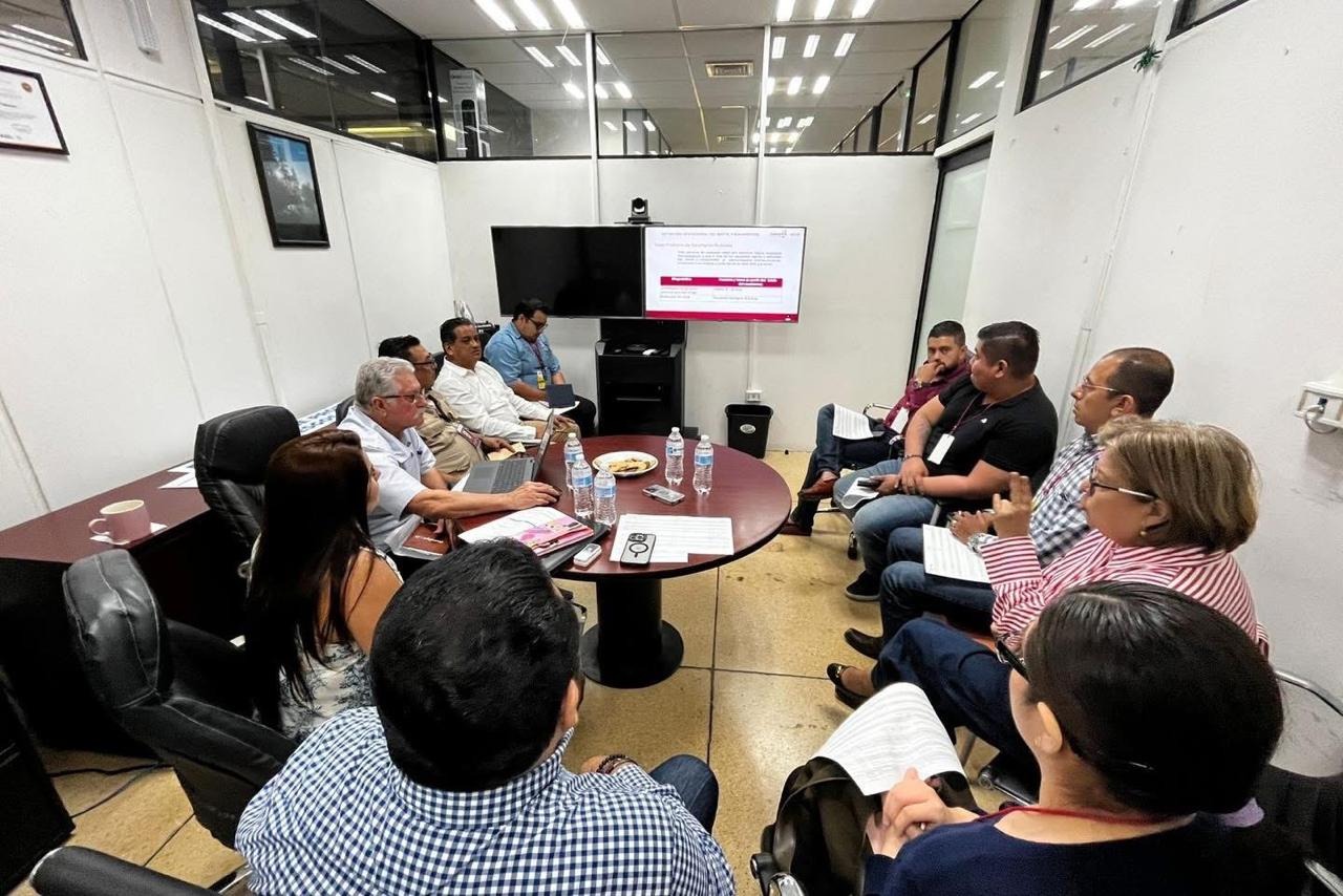 representantes de farmacias que cuentan con consultorios médicos