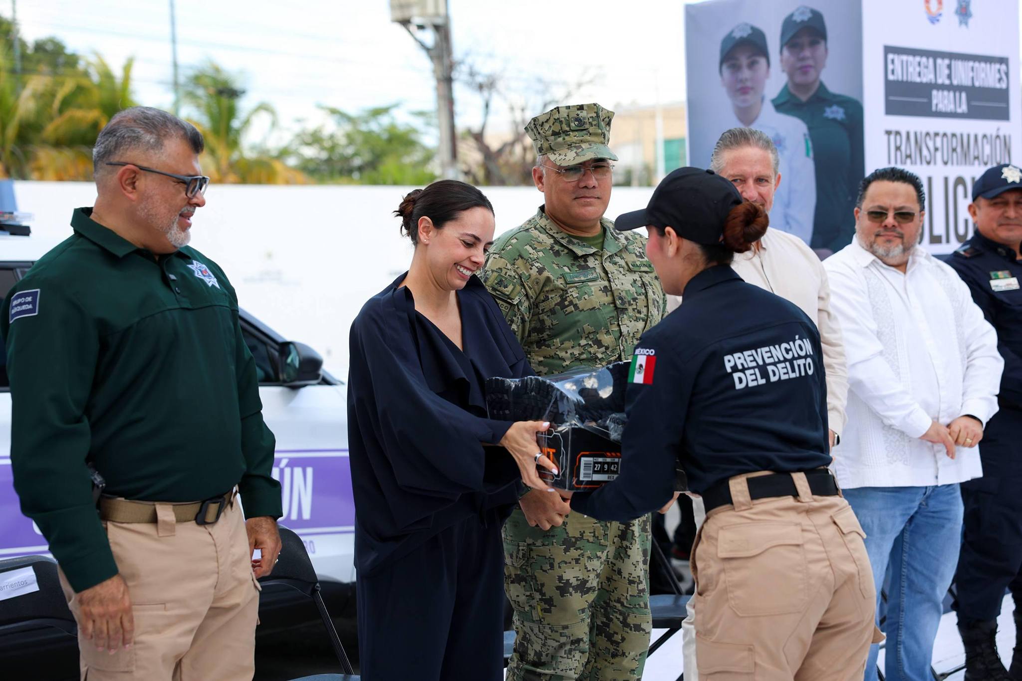 Ana Paty encabezó la entrega de uniformes para la Transformación Policial