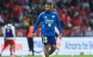 Allan Saint-Maximin dejó al América para regresar a Francia, convirtiéndose en una baja importante que marca una nueva etapa del equipo en su compromiso internacional.