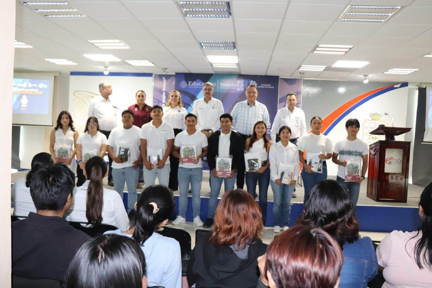 Acciones concretas contra el rezago educativo