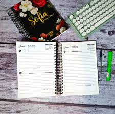 Un regalo práctico y lleno de intención: una agenda para organizar sueños, metas y nuevos recuerdos juntos.